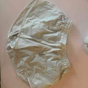 Lululemon 4inch. Hot shorts. White shorts with beige liner